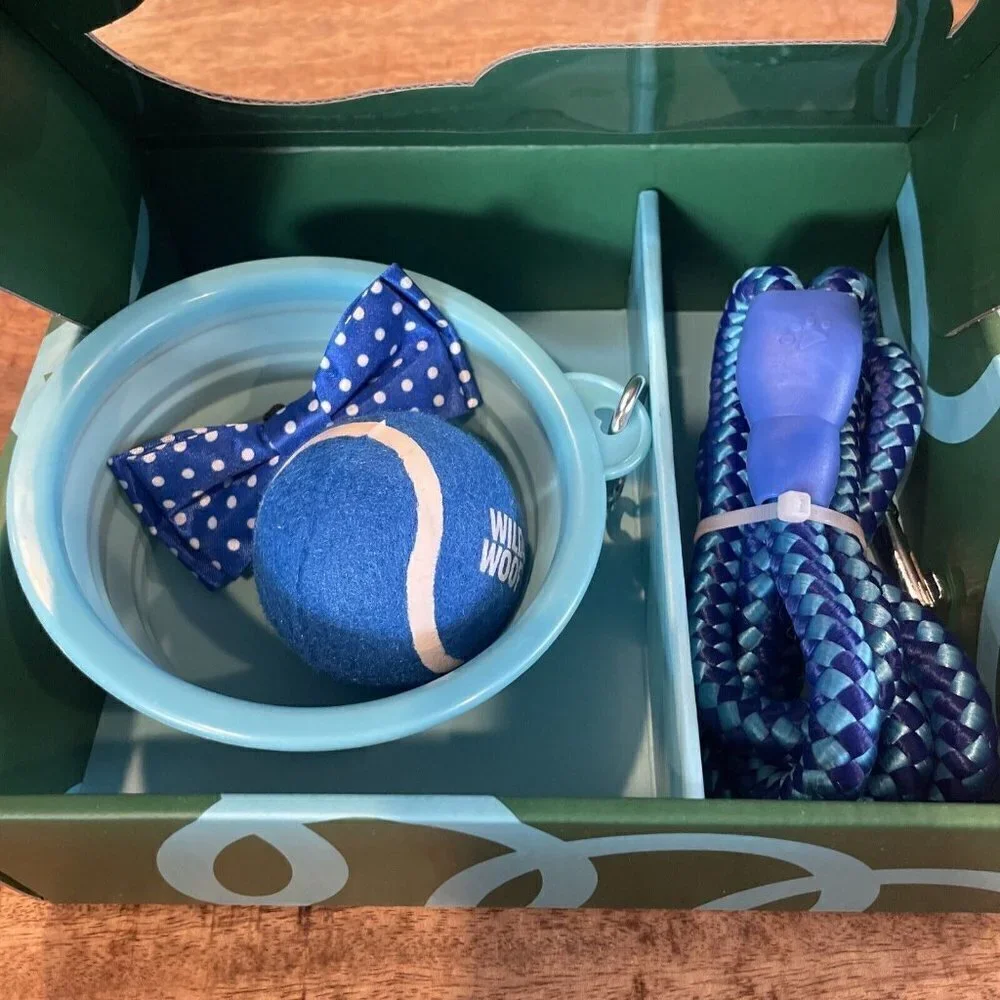 Wild & Woofy New Dog Starter Kit NIB Leash-Collapsible Bowl-Bow-Ball Great Gift